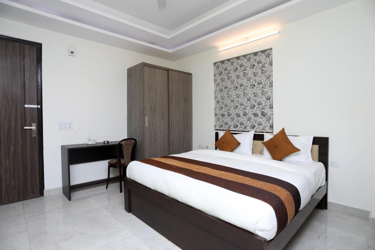 Tipsyy Inn 015 Ґурґаон Екстер'єр фото